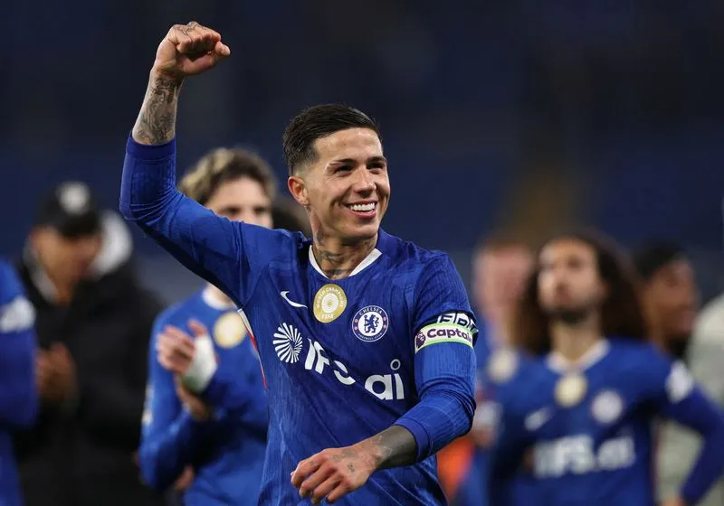 SOCCER-ENGLAND-MCI-FERNANDEZ:Soccer-Man City complete Fernandez signing from Chelsea