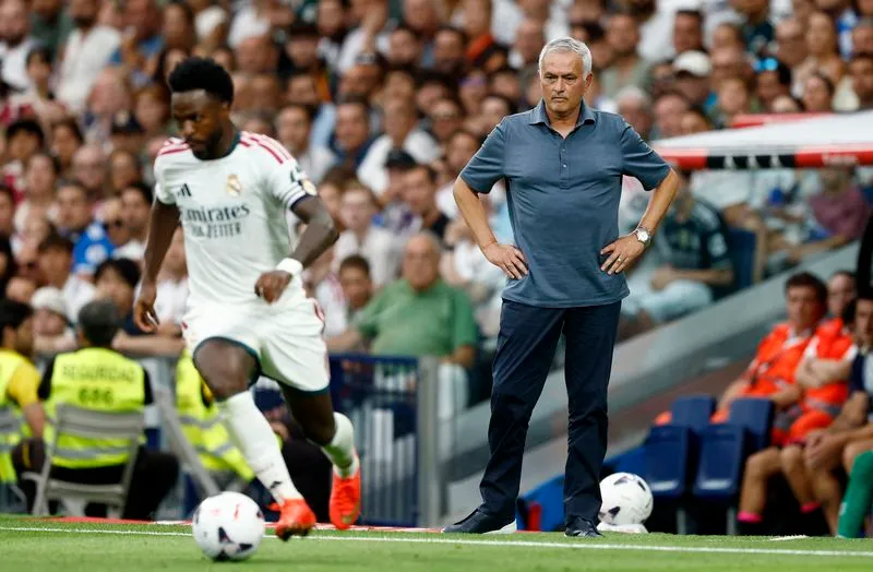 SOCCER-CHAMPIONS-RMA-INT-PREVIEW:Soccer-Mourinho not feeling pressure to win Champions League in second Real Madrid spell