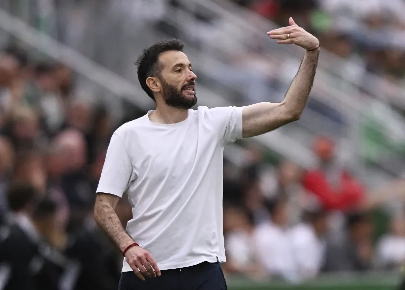 SOCCER-SPAIN-CORBERAN:Soccer-Valencia sack CEO and manager Corberan after winless start to season
