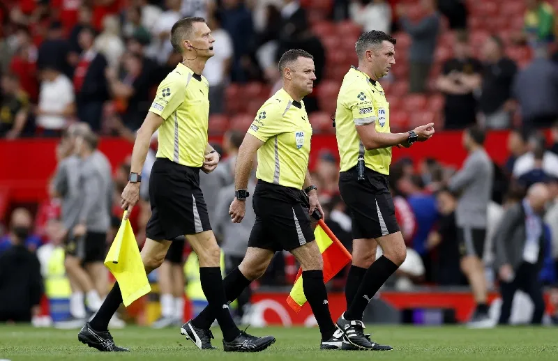 SOCCER-ENGLAND-MUN-MCI:Soccer-VAR got goal award wrong in Manchester derby, says ref's body
