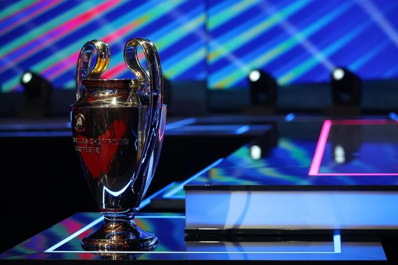 SOCCER-UEFA:Soccer-Munich's Allianz Arena, Barcelona's Camp Nou to host Champions League finals