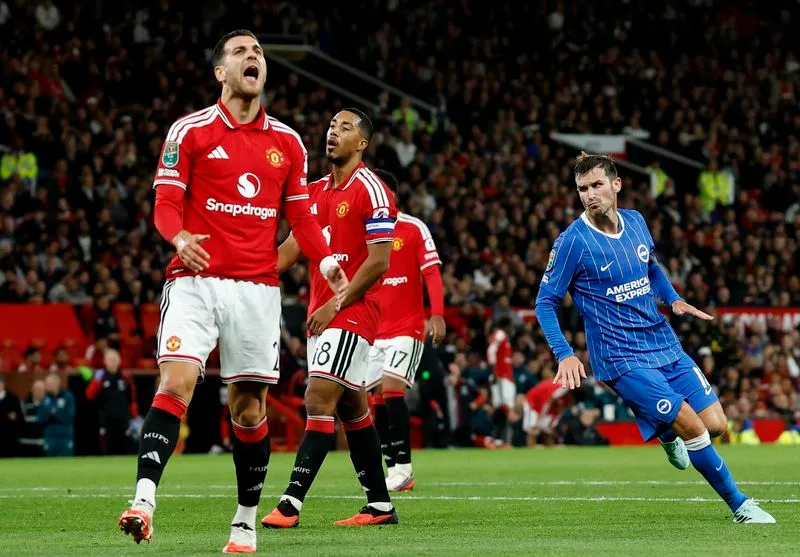 SOCCER-ENGLAND-MUN-BHA:Soccer-Man Utd out of League Cup after going 2-0 up at home and then losing 3-2 in 50-year first