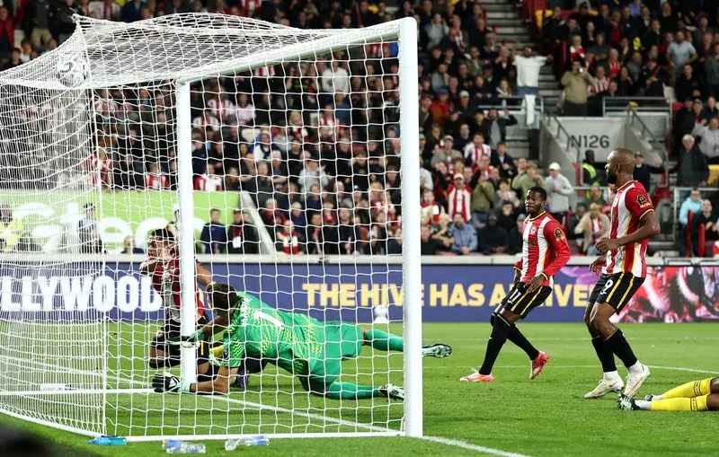 SOCCER-ENGLAND-BRE-CHE:Soccer-Brentford hammer London neighbours Chelsea 3-0