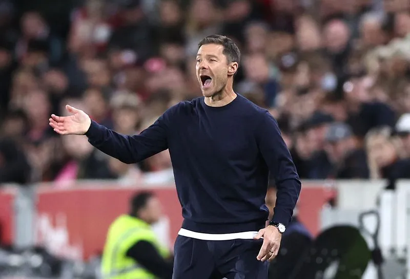 SOCCER-ENGLAND-BRE-CHE:Soccer-Alonso's Chelsea honeymoon shattered by 3-0 loss at Brentford