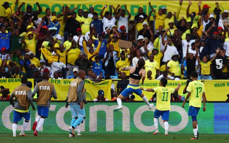 SOCCER-INTERCONTINENTAL-MLS-AHL:Soccer-African champions beat Asian counterparts to advance in Inter Continental Cup