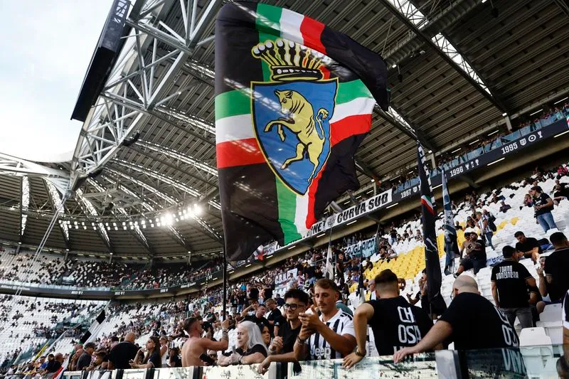 SOCCER-ITALY-JUV-ATA:Soccer-Juventus fined after supporters interrupt minute's silence for Mazzola