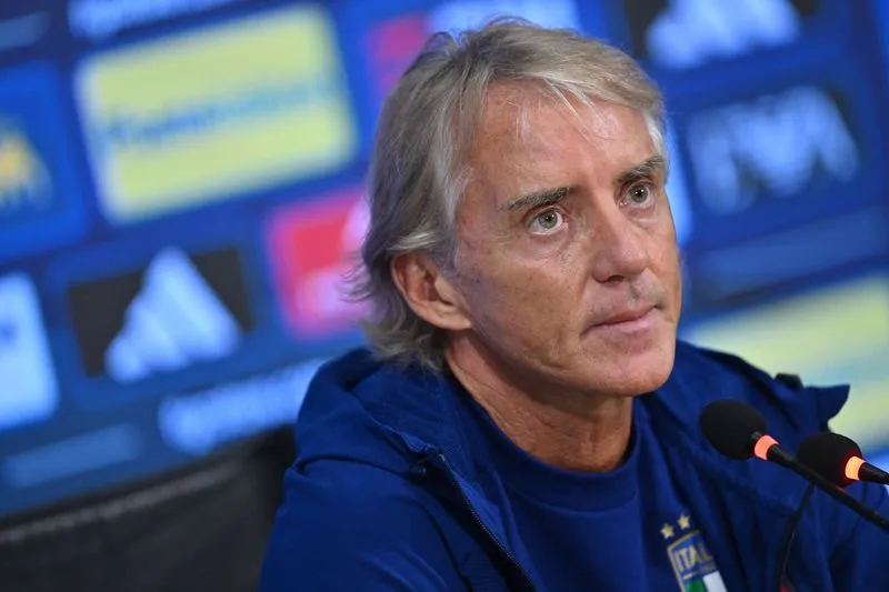 SOCCER-ENGLAND-MCI:Soccer-Mancini says 'double contract' during Man City tenure 'not my concern'