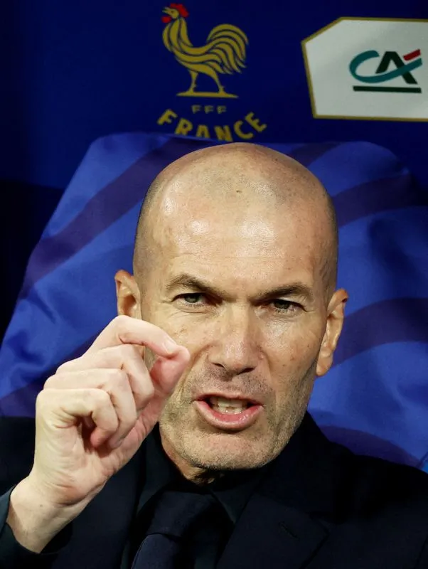 SOCCER-UEFANATIONS:Soccer-France held to 1-1 draw as Italy dampen Zidane's home debut