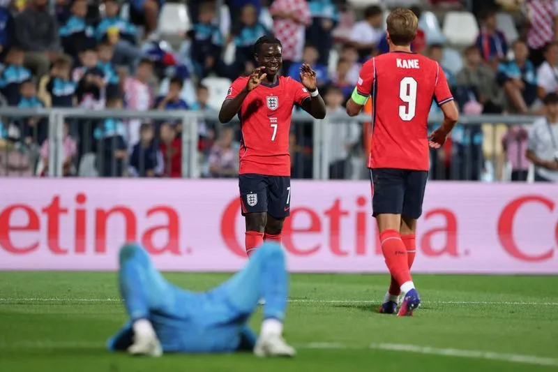 SOCCER-UEFANATIONS:Soccer-England crush Croatia 7-0 as Spain stay perfect with Czech victory