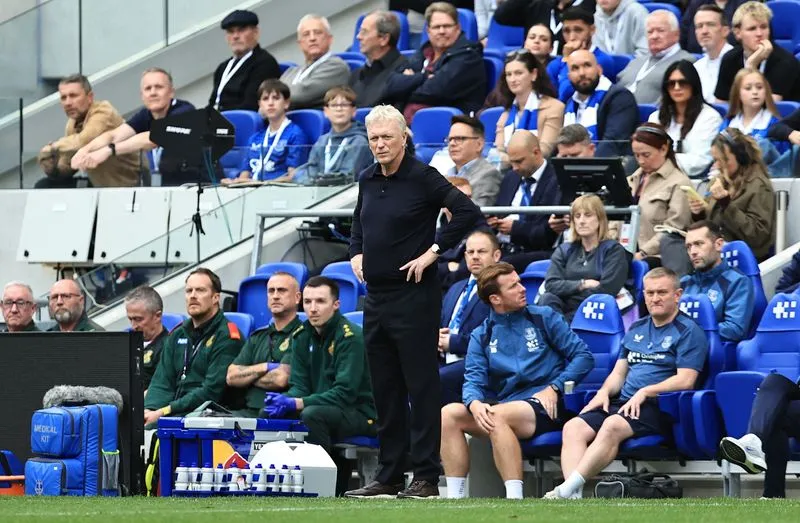 SOCCER-ENGLAND-EVE:Soccer-Moyes surprised Everton owners are open to sale of controlling stake
