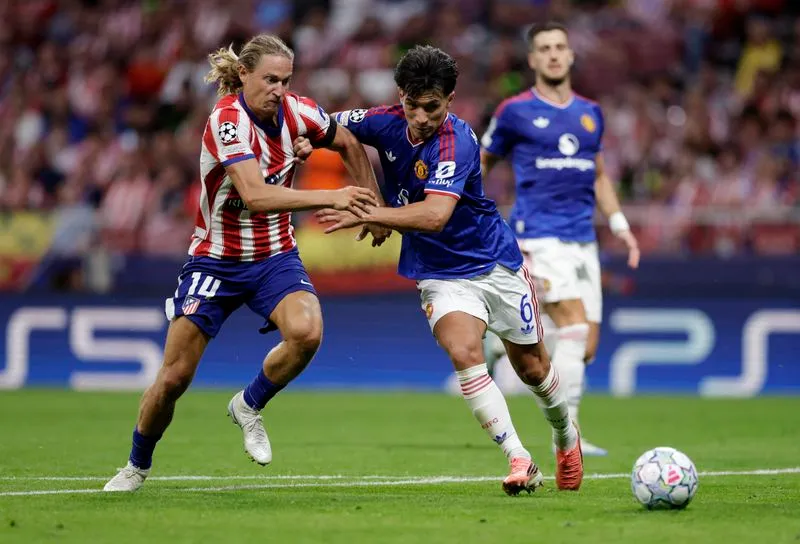 SOCCER-CHAMPIONS:Soccer-Tresoldi treble stuns Inter, Bayern held as Barcelona rally