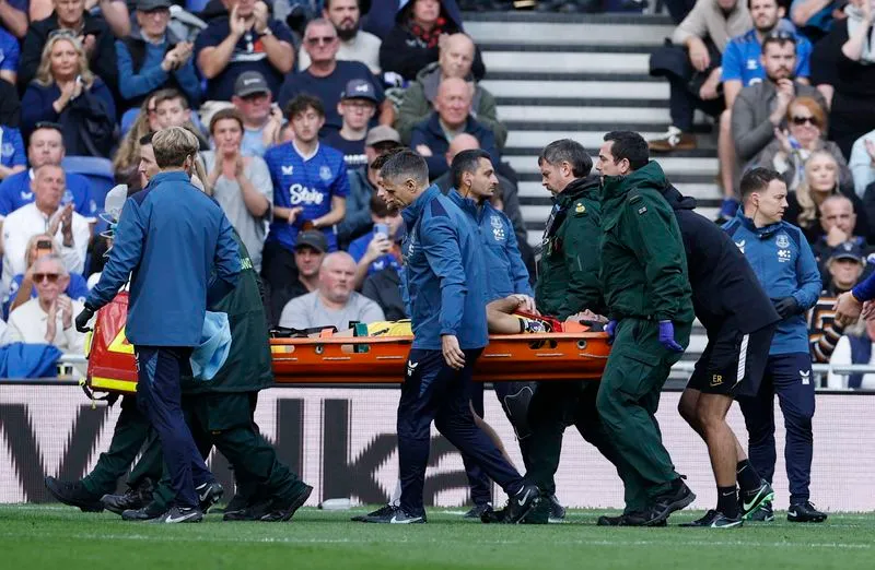 SOCCER-ENGLAND-EVE-CHE:Soccer-Chelsea's Martinez suffered concussion after collision at Everton, says Alonso