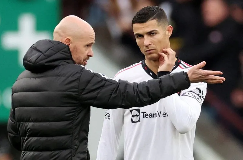 SOCCER-ENGLAND-MUN-RONALDO:Soccer-Ronaldo let Man United down, says club's former boss Ten Hag