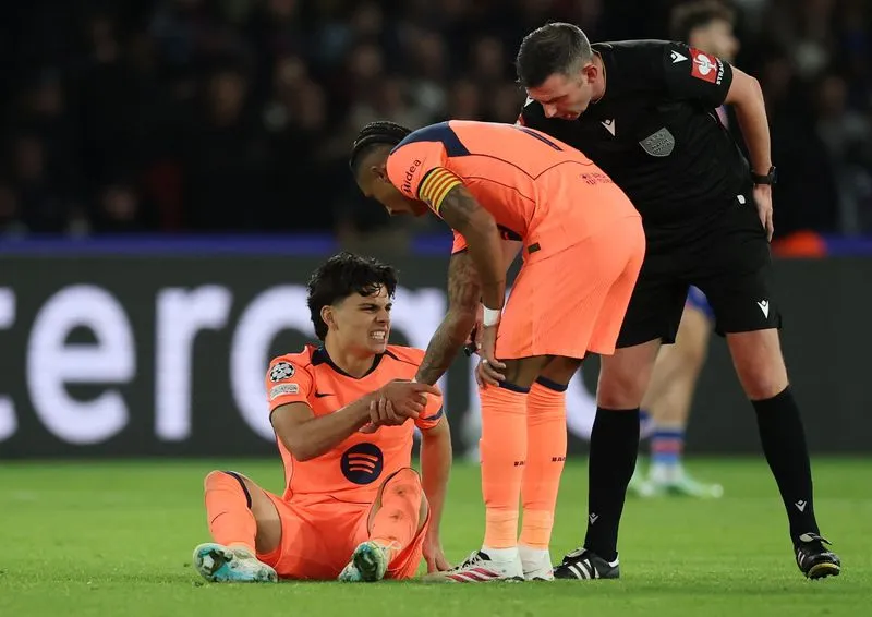 SOCCER-CHAMPIONS-PSG-BAR:Soccer-Barcelona take heart despite third straight defeat to PSG