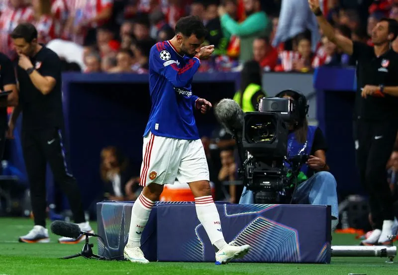 SOCCER-ENGLAND-MUN-FERNANDES:Soccer-Police investigate burglary at Man United captain Fernandes' house, Athletic reports