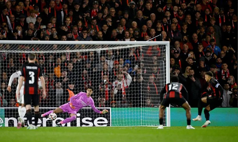 SOCCER-EUROPA-JUV-REN:Soccer-Juventus salvage Rennes draw as Benfica, Leverkusen stay perfect