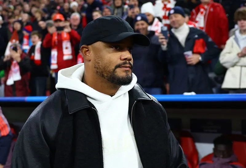 SOCCER-GERMANY-BAY-KOMPANY:Soccer-Bayern coach Kompany taken to hospital after collapsing during training session