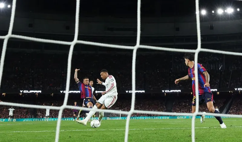 SOCCER-SPAIN-BAR-RMA-MOURINHO:Soccer-Mourinho gives Real Madrid the answers to Barcelona test in return to Clasico