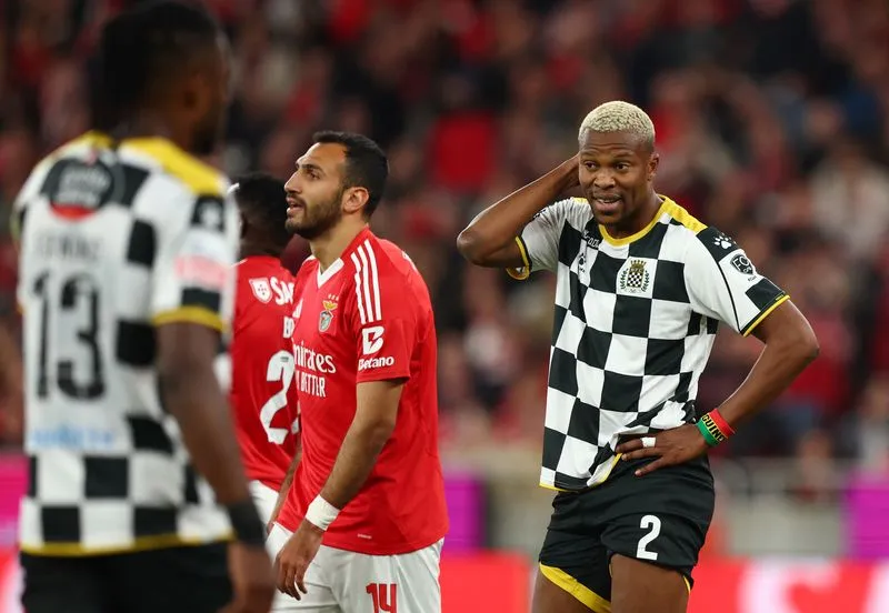 SOCCER-POLAND:Soccer-Polish league bans player for six months over post-red card attack
