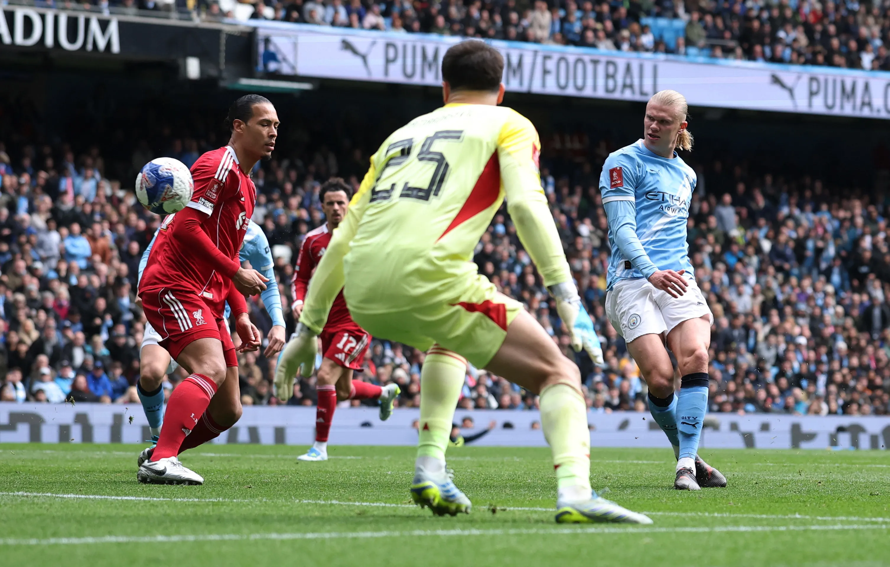 Tidak bolos lebih empat gol satu-satunya perkara positif buat kami -- Arne Slot ratapi kekalahan Liverpool.