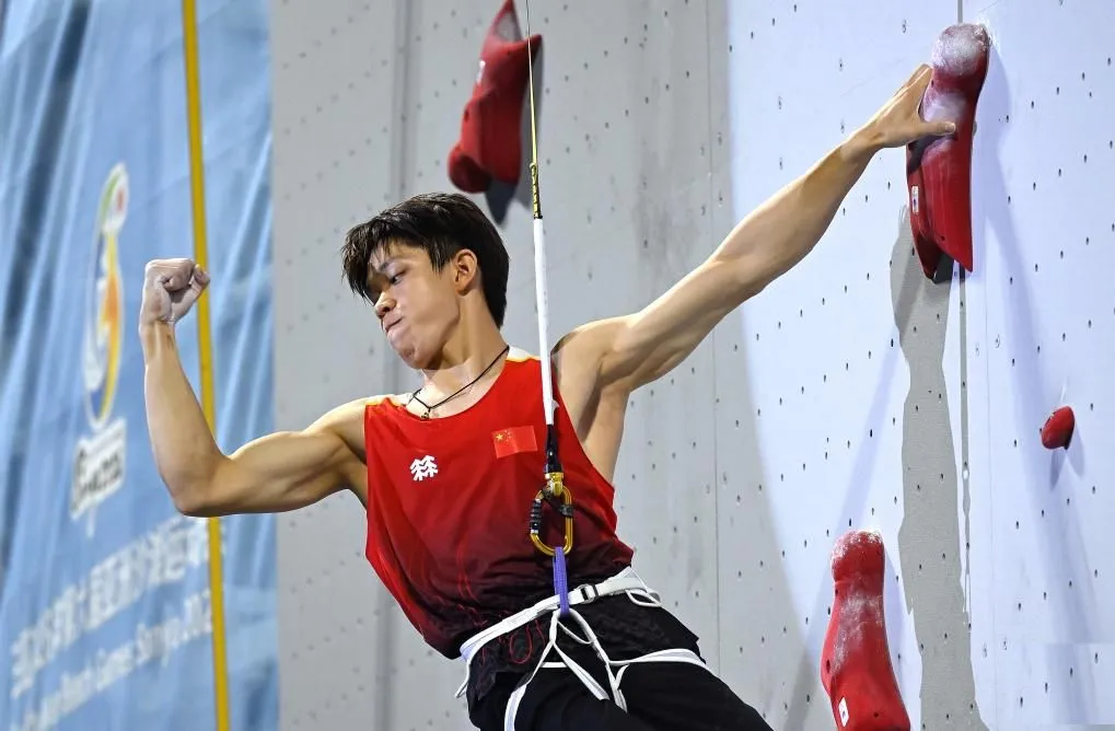 Atlet berusia 16 tahun cipta rekod dunia, gegar arena ‘Speed Climbing’