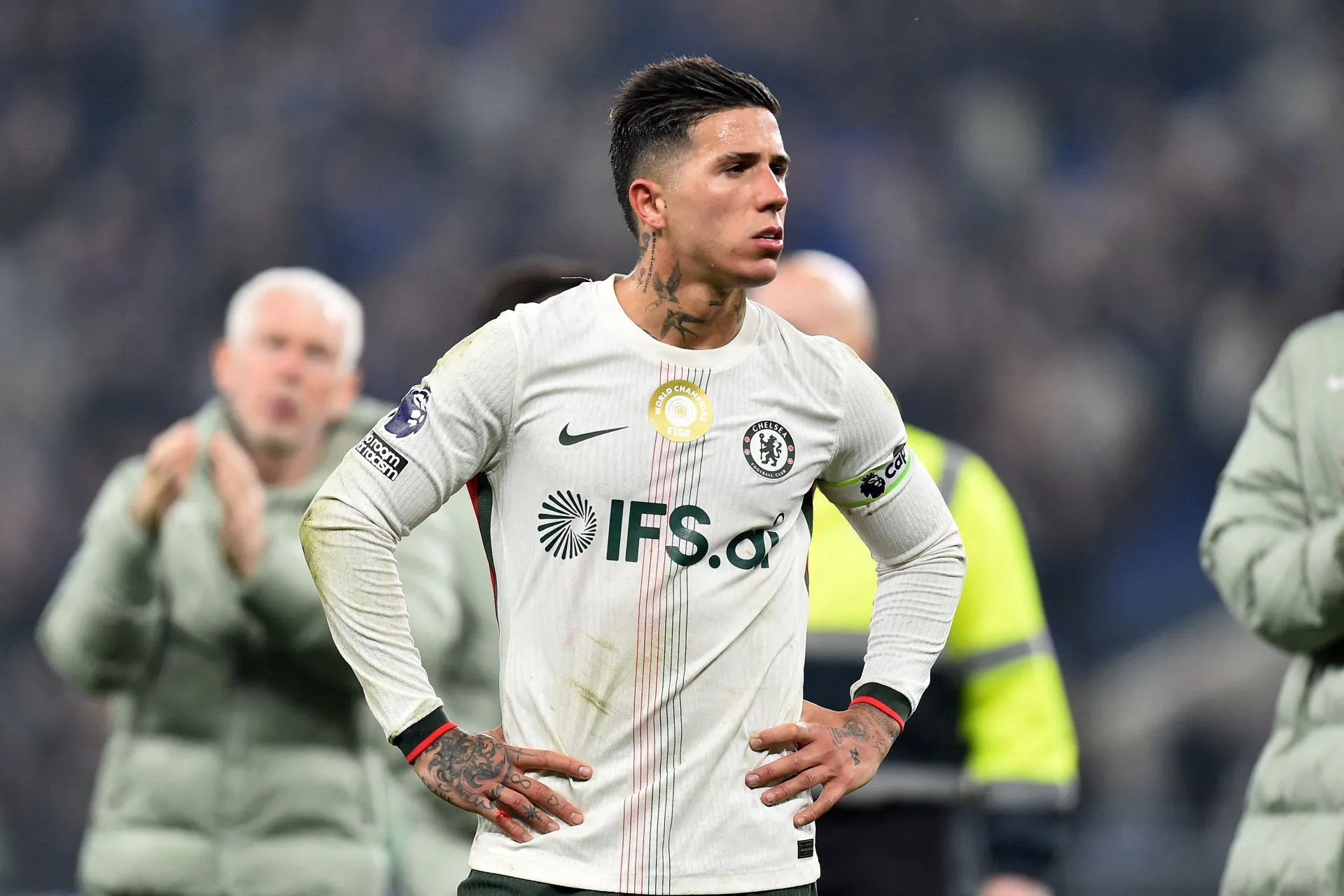 Chelsea's Fernandez available for Man United clash, says coach