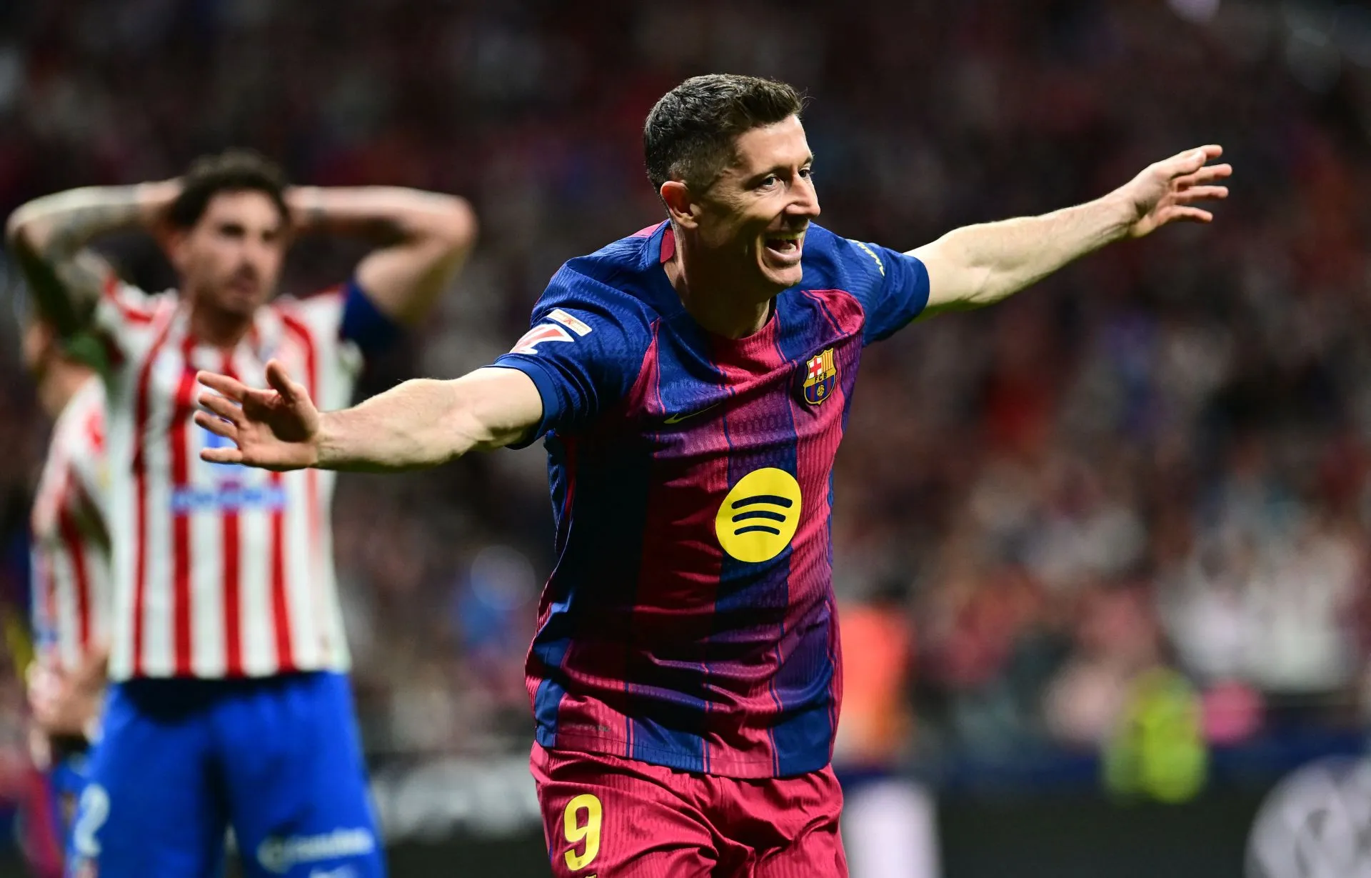 Barcelona beat 10-man Atletico to take major step towards title