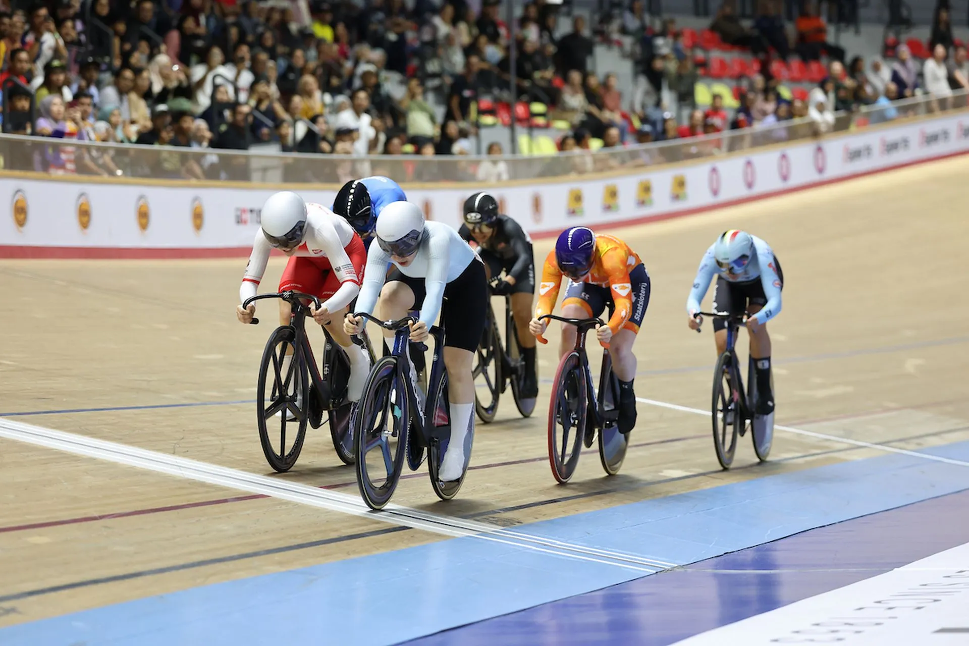 Atlet negara buru mata UCI Indonesia Track Cup