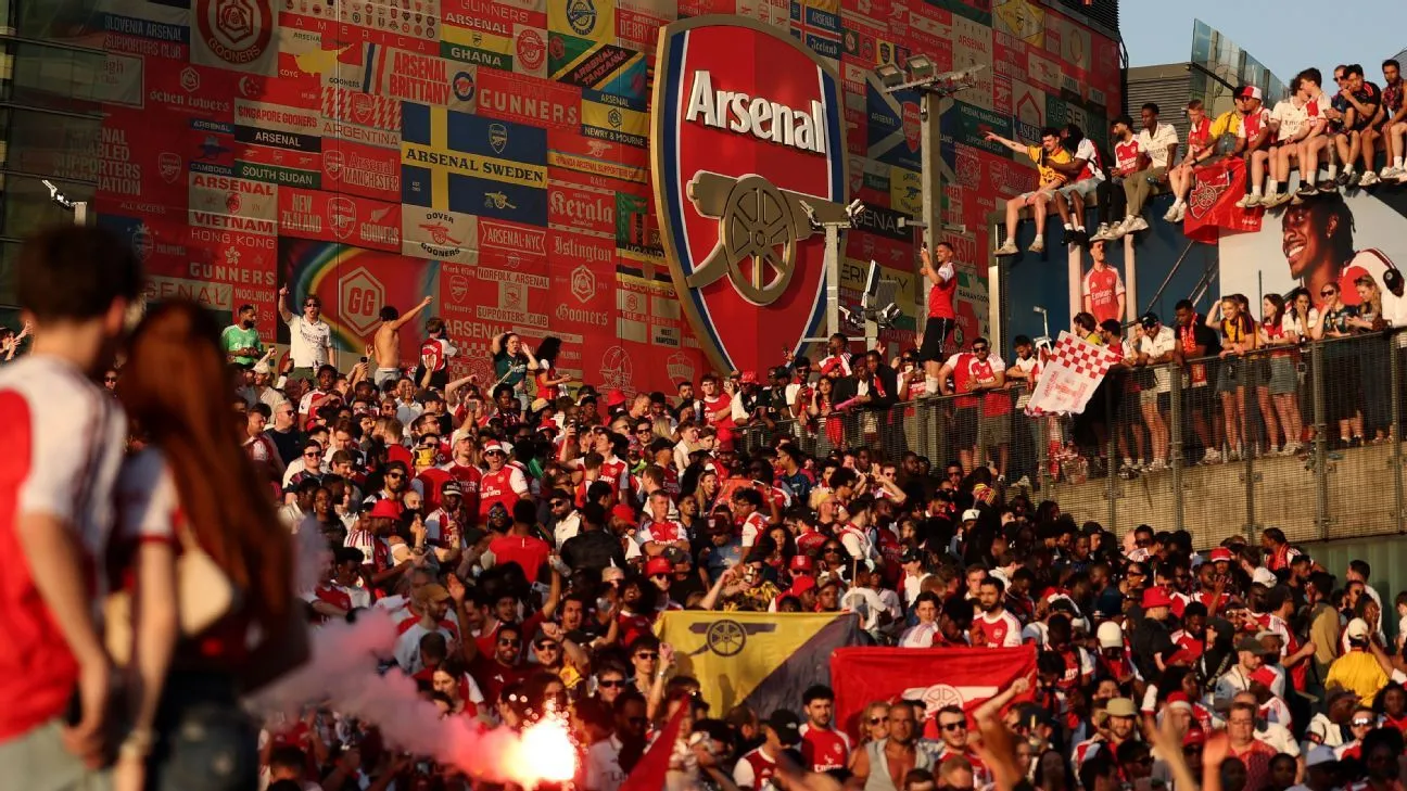 Peminat Arsenal dibunuh penyokong Man United ketika meraikan kejuaraan The Gunners