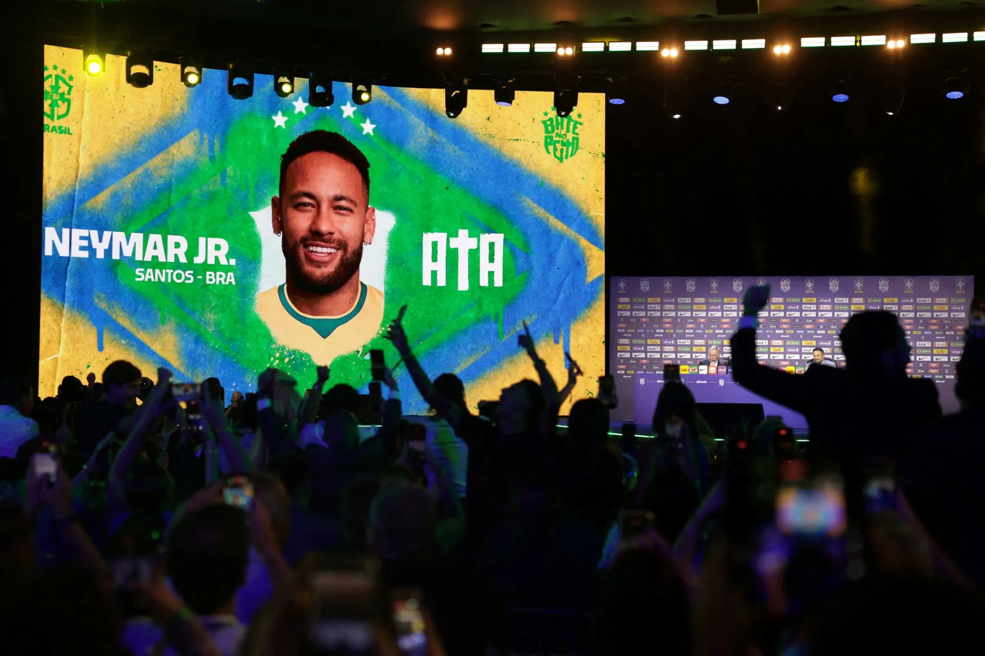 Neymar calf scare turns Brazil's World Cup camp into waiting room