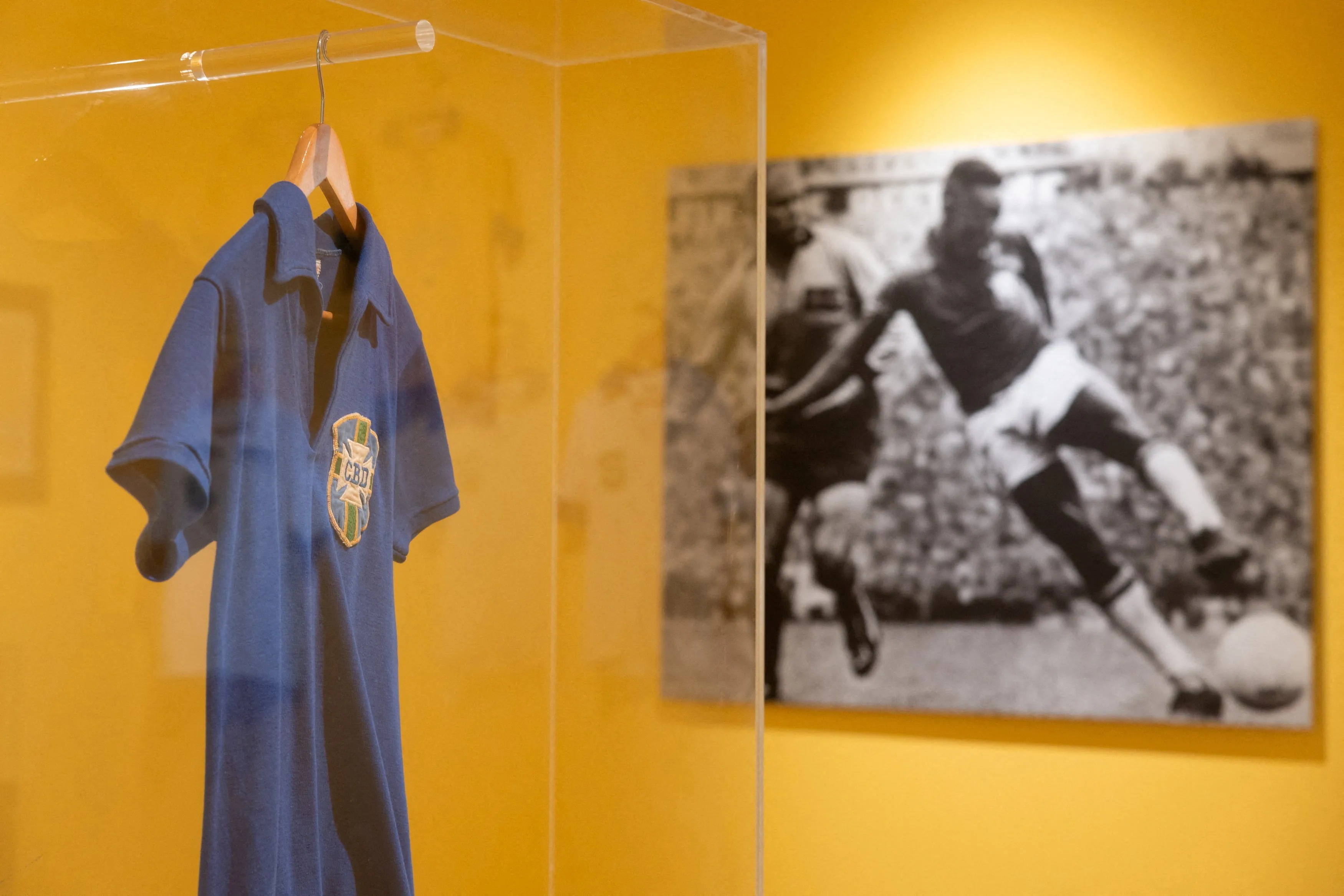 Jersi final Piala Dunia 1958 milik Pele dijual RM20.8 Juta