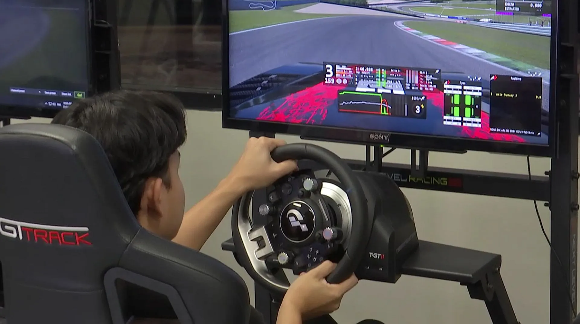 Royal Selangor perkukuh komitmen jangka panjang terhadap e-Racing GP, terus sokong pembangunan bakat sukan permotoran digital