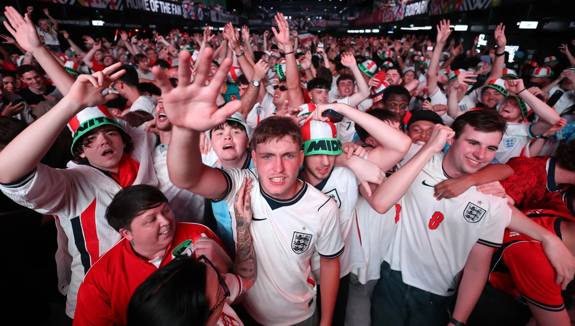 Piala Dunia 2026: 'MC beramai-ramai', Britain bergelut selepas berjaga hingga 4 pagi raikan kemenangan England