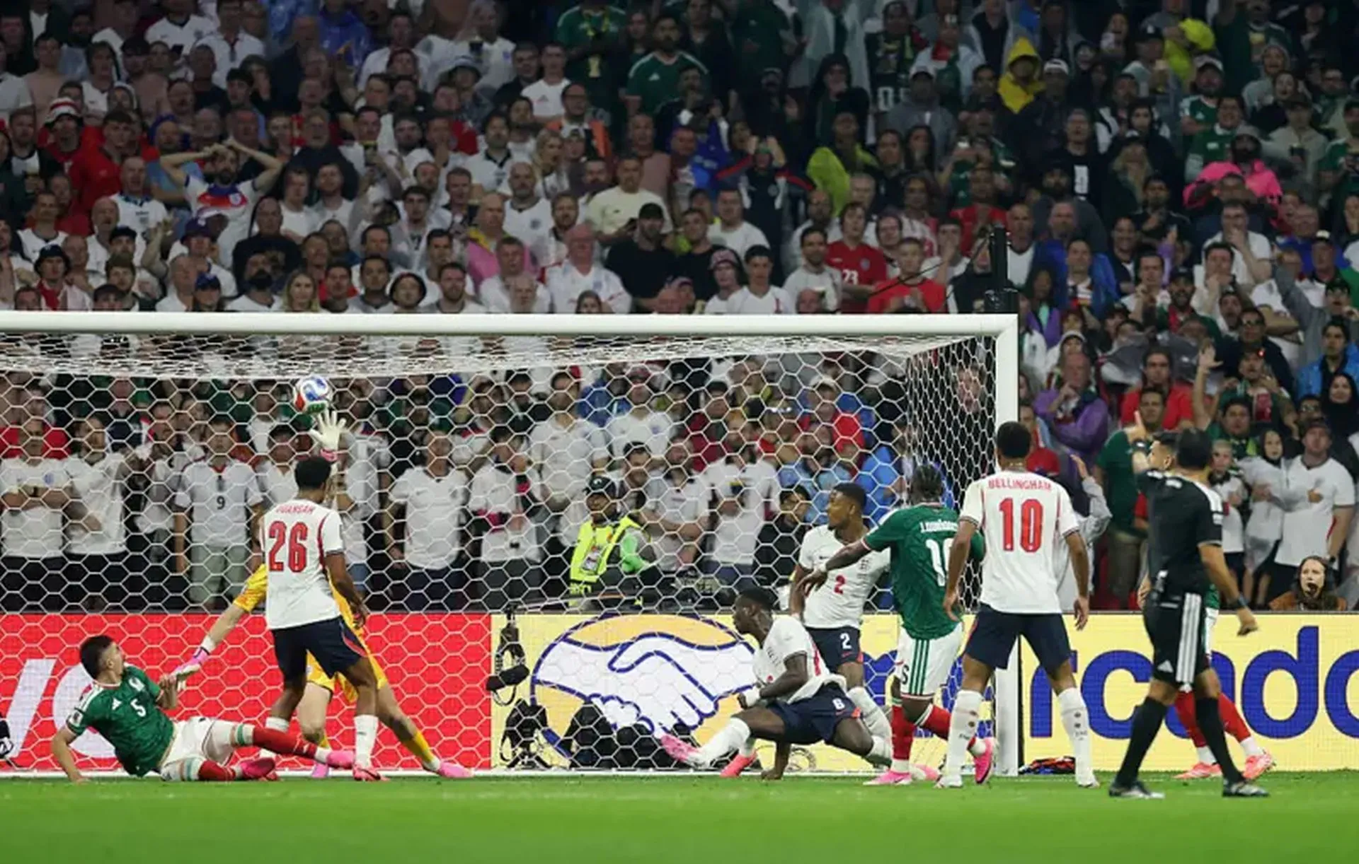 Piala Dunia 2026: Bellingham ledak dua gol, England dahului Mexico 2-1 di separuh masa dalam aksi sengit!
