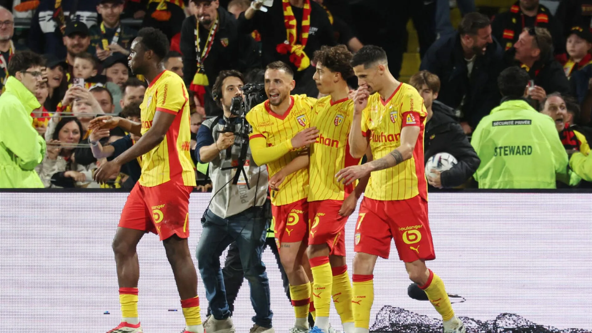 Lens