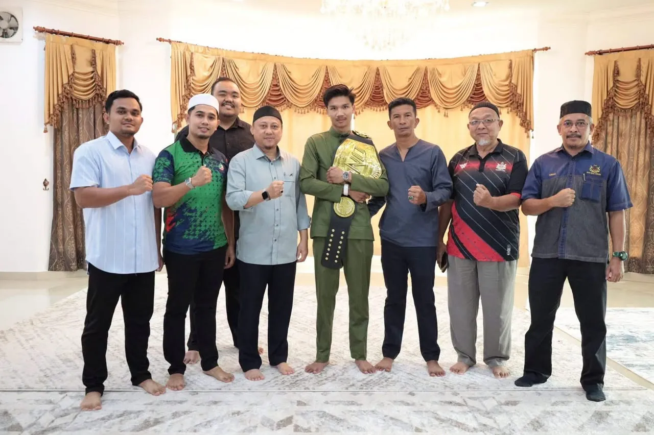 Selepas hadiahkan rumah banglo, Aliff Rakib belanja makan kenduri pula