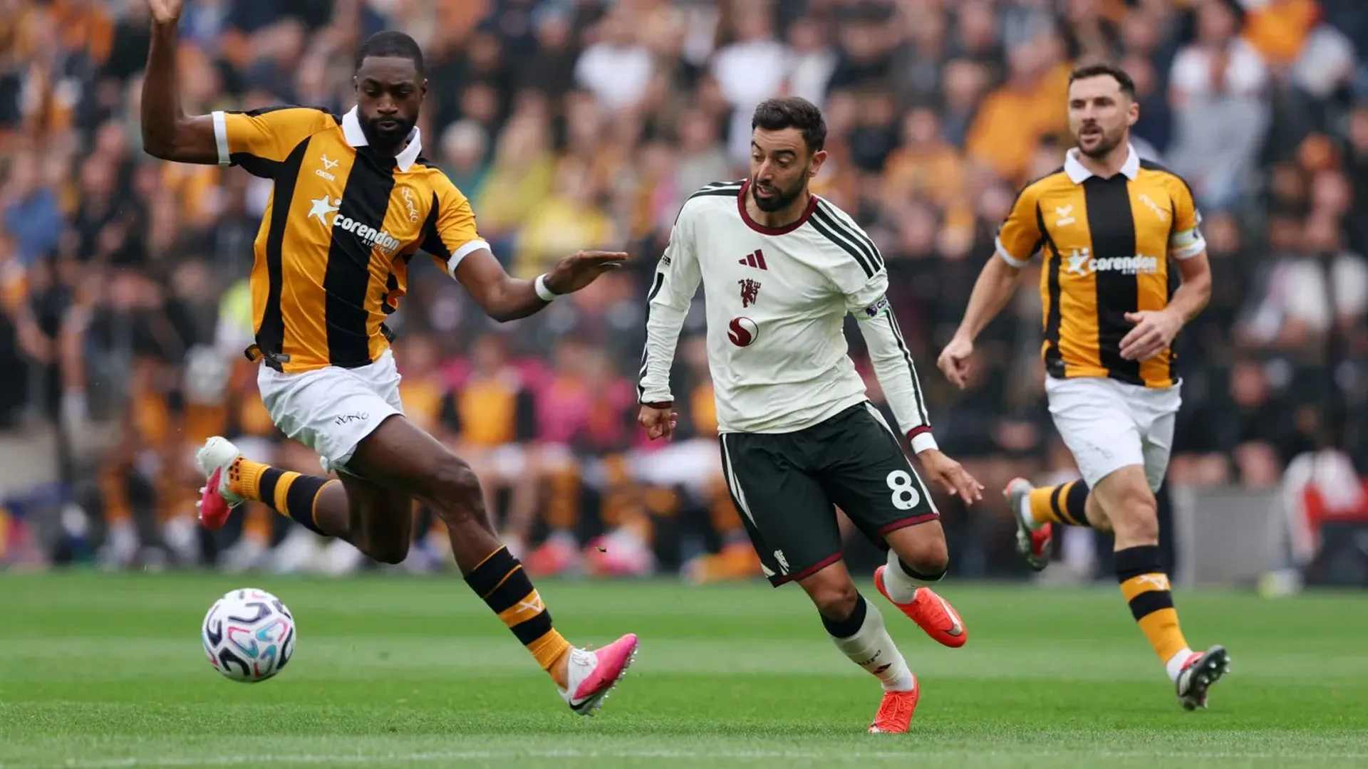 Manchester United dimalukan Hull City, tewas 0-2 dalam aksi pembukaan