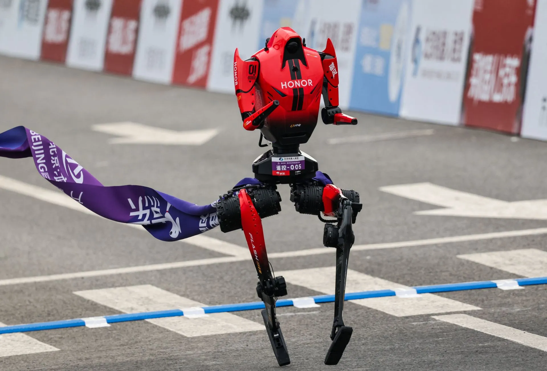 Robot China pecah rekod Usain Bolt, catat 100m dalam 9.32 saat