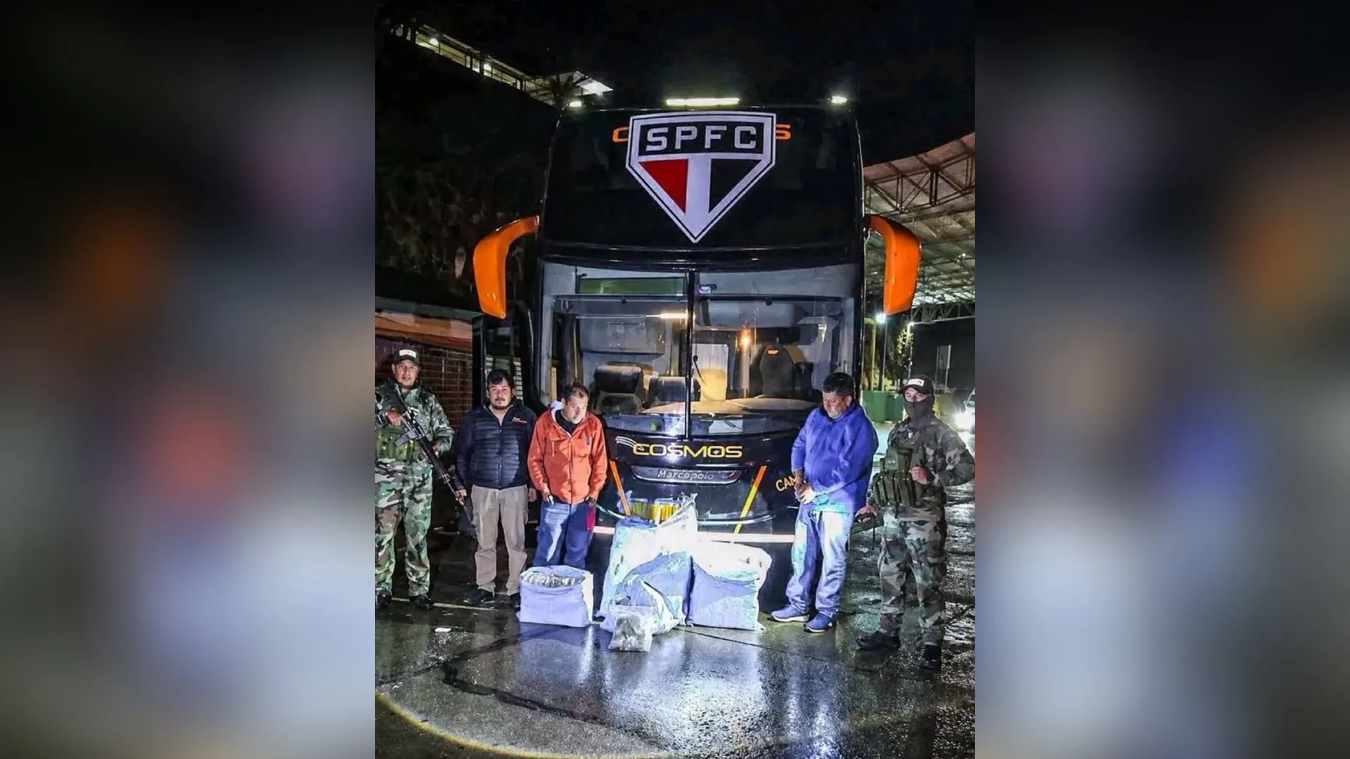 Hiasi bas dengan lambang kelab gergasi Brazil bawa 86kg ganja, tiga ditahan