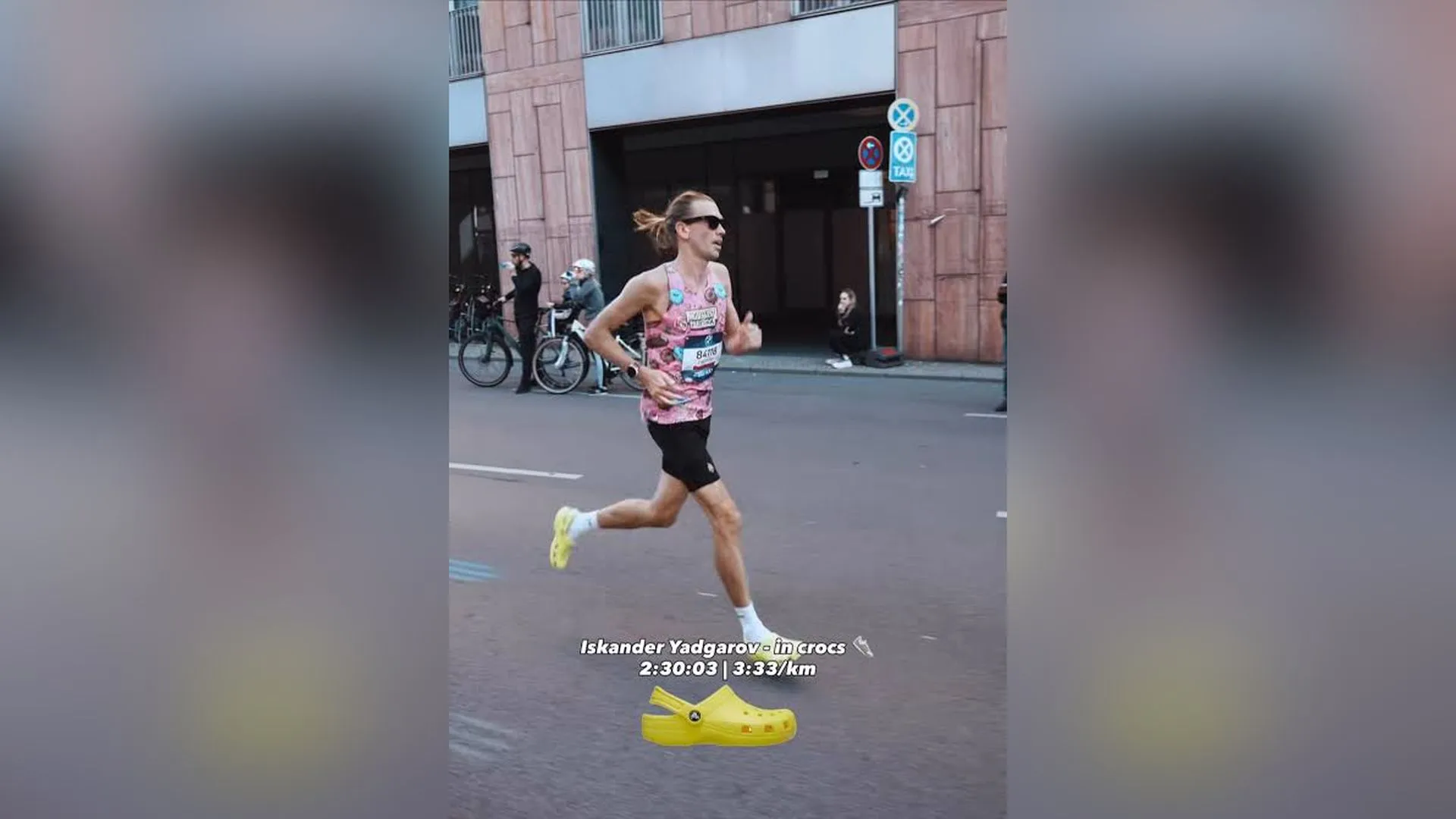 Pakai kasut getah pun boleh lari 42km? Pelari Russia bikin gempar di Berlin