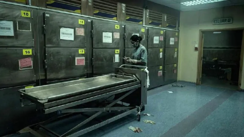 Nurse’s Chilling Morgue Encounter: “I Knew Those Pale, Bluish Feet”