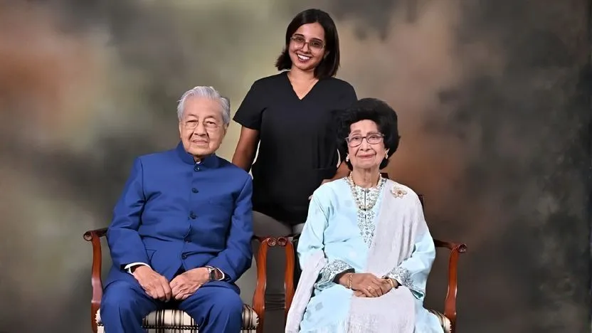 K Divya Barathy with Tun Dr Mahathir & Tun Siti Hasmah