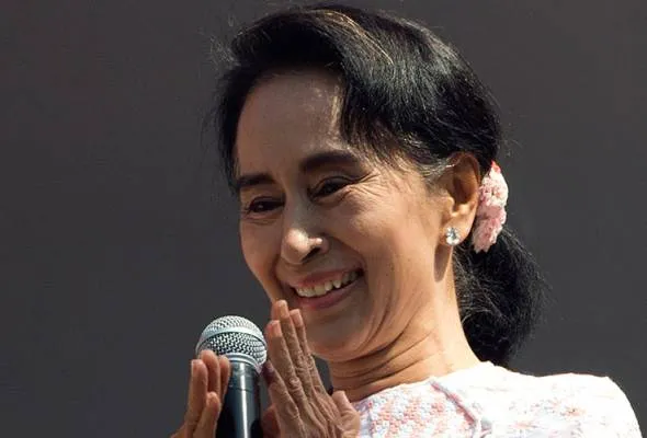 41447162985_AungSanSuuKyi.jpg