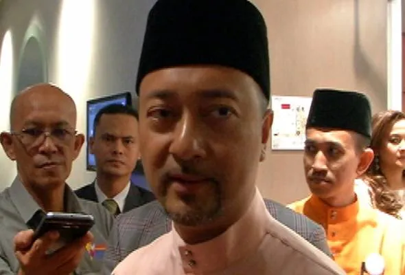 41439461698_MUKHRIZ.jpg