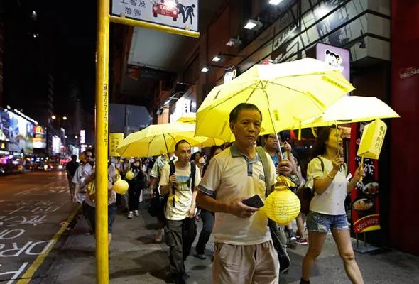 81443413555_yellowumbrellas.jpg