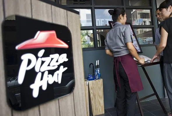 71473071223_YangonPizzaHut.jpg