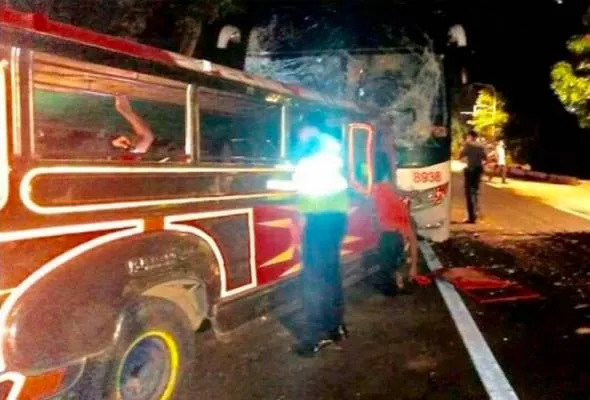 51514198342_buscrash.jpg