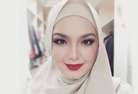 71513770272_SitiNurhaliza.jpg