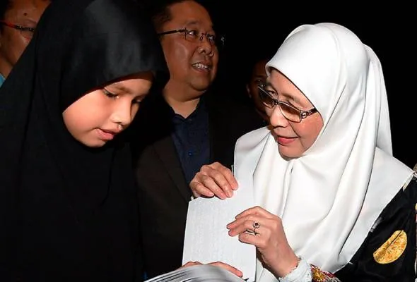 61554331172_WanAzizah.jpg
