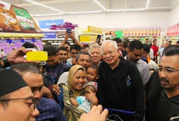 41550489437_najibrazak.jpg